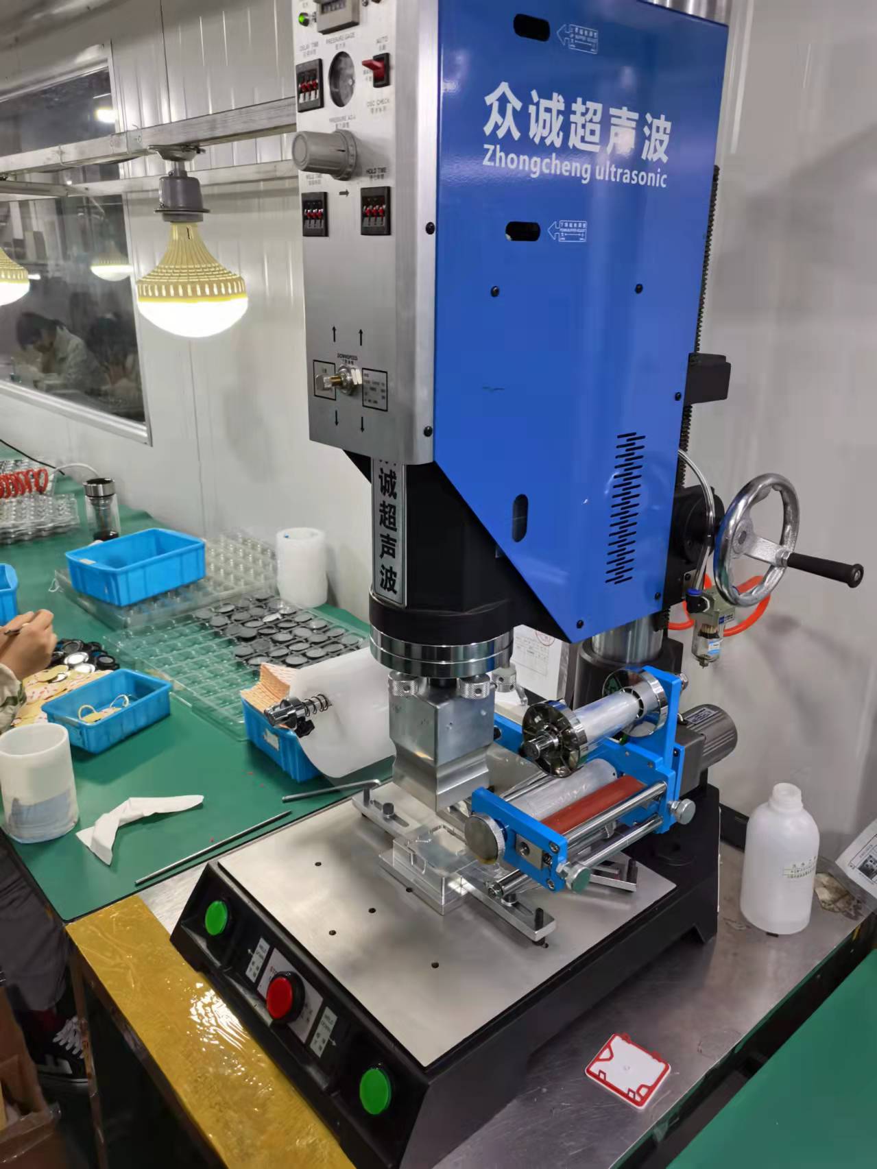 Ultrasonic film rolling machineUltrasonic protective film welding